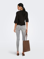 سترة كارديغان كُم قصير مزوّدة بأزرار على شكل زهور من JDY - Image 4 of 7