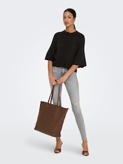 سترة كارديغان كُم قصير مزوّدة بأزرار على شكل زهور من JDY - Image 5 of 7