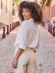 Sosandar Chevron Print Textured Zip Front Tunic Top - صورة 3 من 5