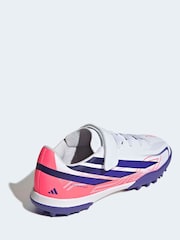 adidas נעלי כדורגל עם רצועות סקוץ' למגרשי דשא לילדים, דגם F50 Hyperfast Club - תמונה 10 מתוך 11