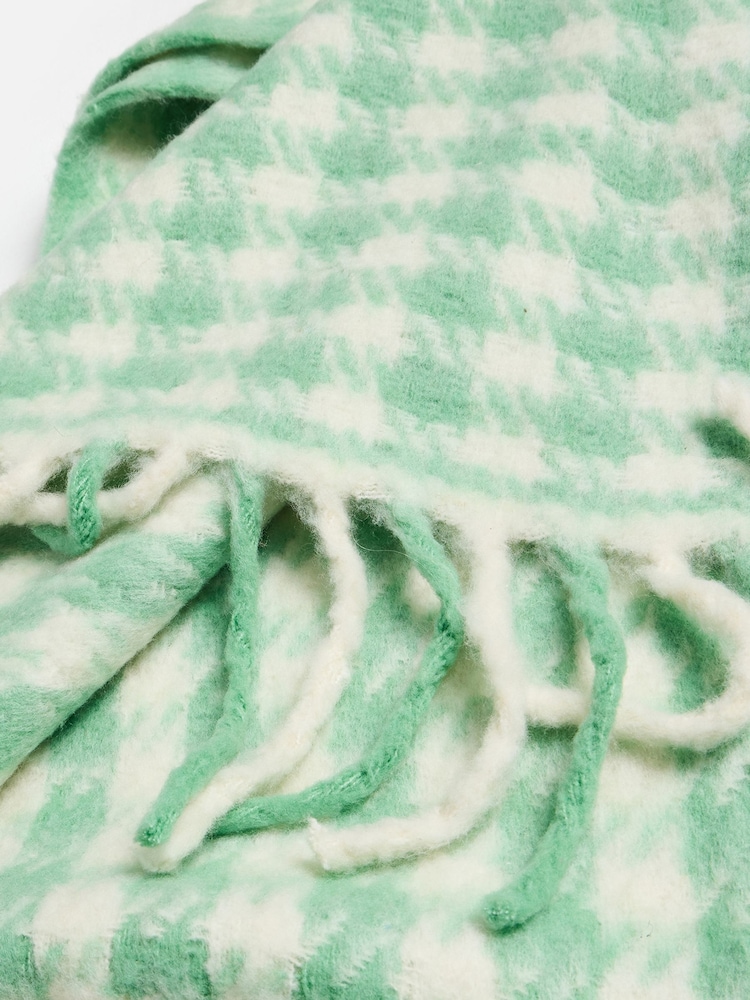 Oliver Bonas Green Houndstooth Knitted Throw - Image 5 of 5 Oliver Bonas Green Houndstooth Knitted Throw - Image 5 of 5
