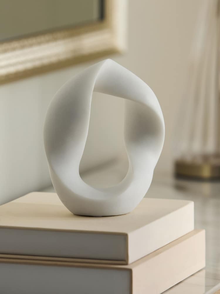 Quartz Finish Twisted Loop Ornament - תמונה 1 מתוך 3 Quartz Finish Twisted Loop Ornament - תמונה 1 מתוך 3