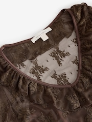 Blouse coordonnée en dentelle à volants et col en V Laura Ashley - Image 5 sur 7
