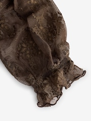 Blouse coordonnée en dentelle à volants et col en V Laura Ashley - Image 6 sur 7