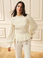 كريم - بلوزة مُجمّعة كُم طويل من Laura Ashley - صورة 1 من 8