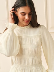 كريم - بلوزة مُجمّعة كُم طويل من Laura Ashley - صورة 4 من 8