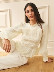 كريم - بلوزة مُجمّعة كُم طويل من Laura Ashley - صورة 5 من 8