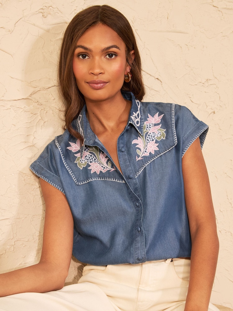 Love & Roses Roll Sleeve Button Through Embroidered Shirt - תמונה 1 מתוך 4