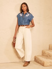 Love & Roses Roll Sleeve Button Through Embroidered Shirt - תמונה 3 מתוך 4