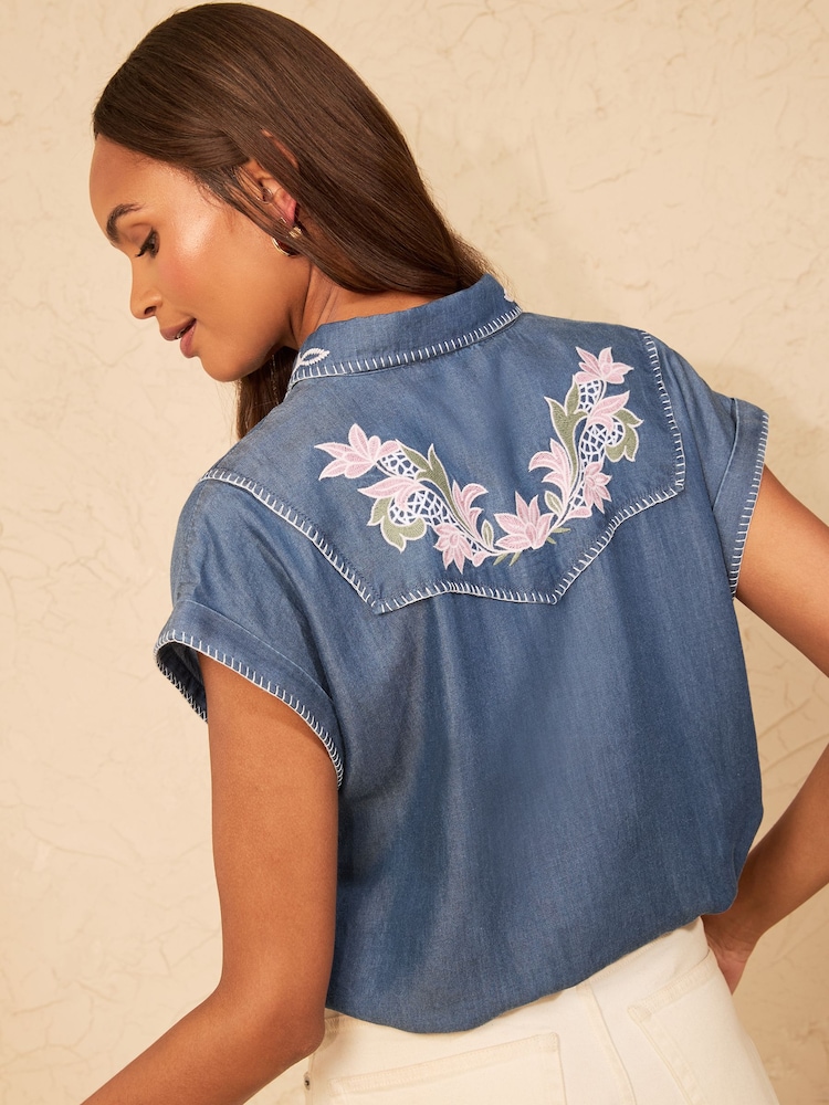Love & Roses Roll Sleeve Button Through Embroidered Shirt - תמונה 4 מתוך 4