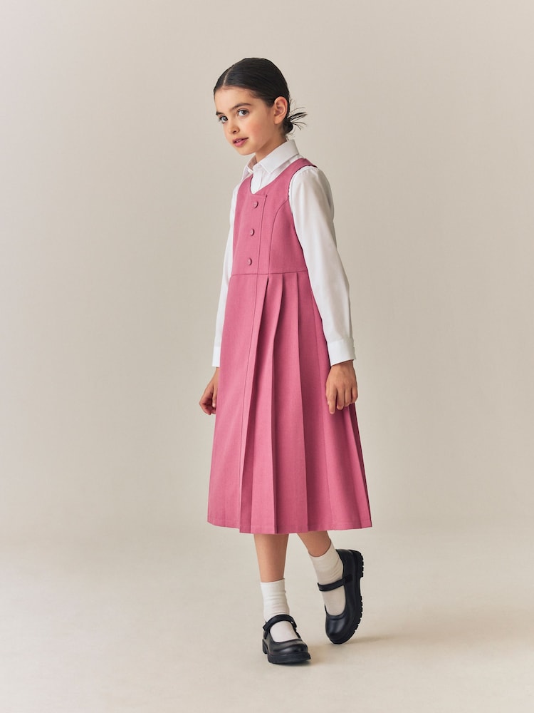 Rosa - Schulkleid mit langer Schürze und asymmetrisch versetzter Knopfleiste (3–14 Jahre) - Bild 1 von 8 Rosa - Schulkleid mit langer Schürze und asymmetrisch versetzter Knopfleiste (3–14 Jahre) - Bild 1 von 8