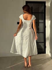 Girl In Mind Ebby Plissiertes Midikleid mit Trägern und Punktmuster - Bild 2 von 6