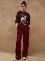 Lisensya sa Brown Snoopy - T-Shirt na may Boxy Elbow Sleeve na may Crew Neck - Larawan 2 ng 3