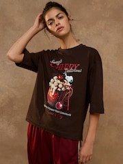 Lisensya sa Brown Snoopy - T-Shirt na may Boxy Elbow Sleeve na may Crew Neck - Larawan 3 ng 3