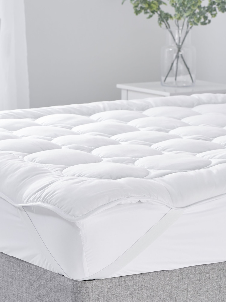Early's of Witney White Anti Allergy Boutique Swirl Circle Mattress Topper - Image 2 of 2