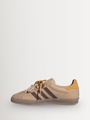 adidas Originals Beige Gazelle Indoor Trainers - Image 4 of 9