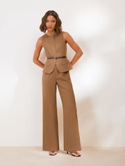 חום - Friends Like These Belted Tailored 2 in1 Jumpsuit - תמונה 3 מתוך 5