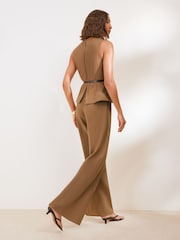 חום - Friends Like These Belted Tailored 2 in1 Jumpsuit - תמונה 5 מתוך 5