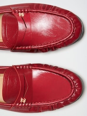 rdeča - Lipsy nabrane flat slim on z blagovno znamko pin Penny mokasini - Slika 5 iz 5