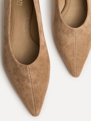 كريم - Linzi Direct Point Toe Flat Ballet Pumps - صورة 5 من 5