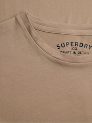 بني - توب Classic Essential Sdco من Superdry - صورة 2 من 2