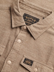 بني - قميص بتصميم هيرينغبون مستوحى من ملابس العمل من Superdry - Image 7 of 7