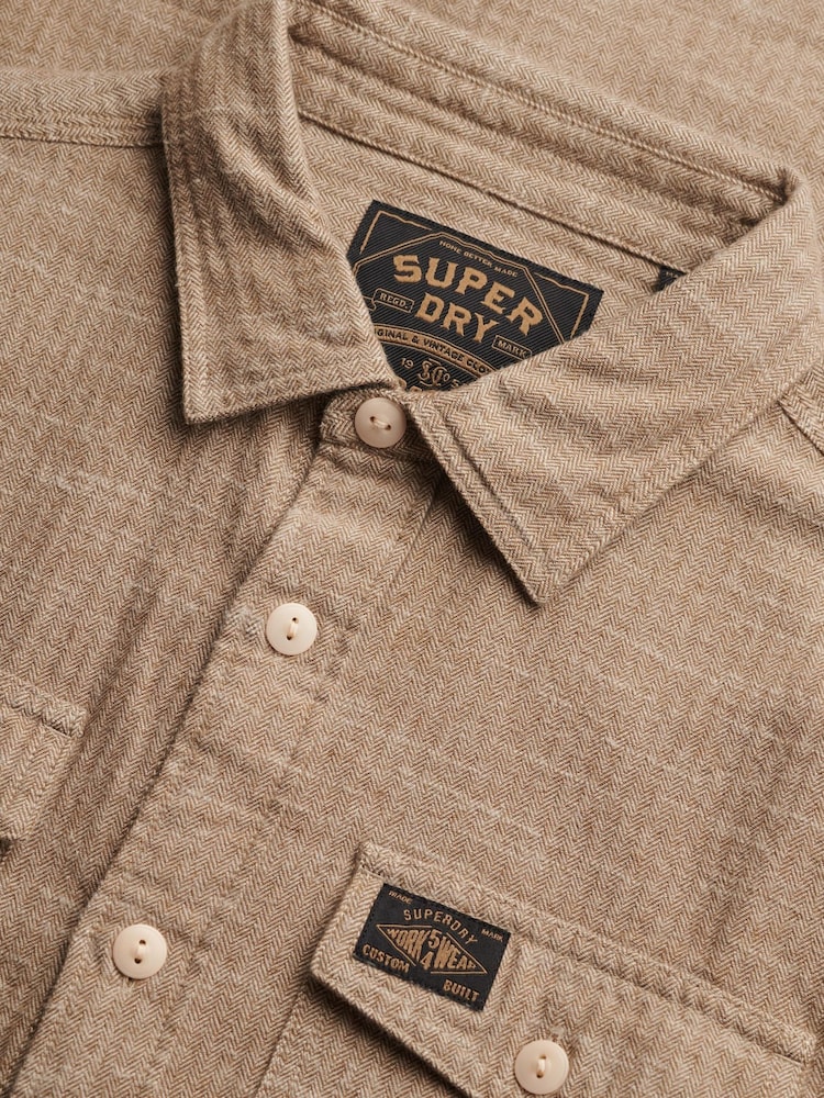 بني - قميص بتصميم هيرينغبون مستوحى من ملابس العمل من Superdry - Image 7 of 7