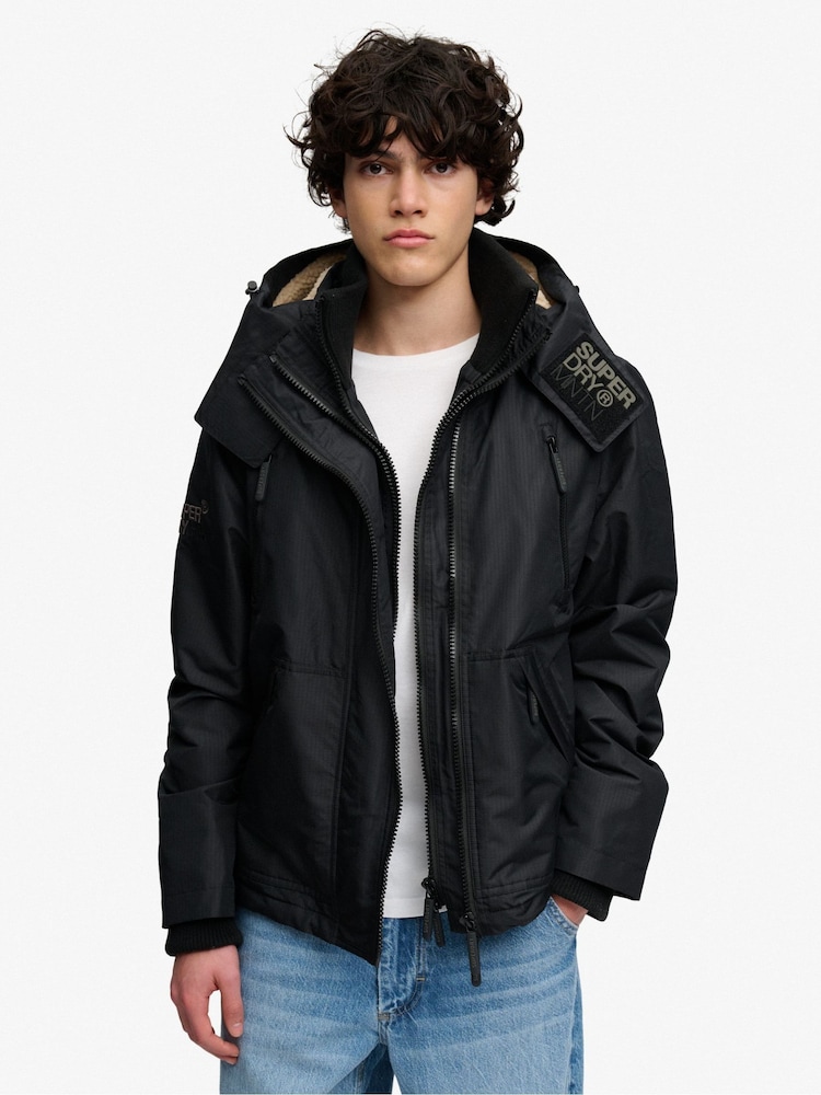 أسود - سترة مقاومة للرياح بقلنسوة Arctic من Superdry - Image 1 of 8