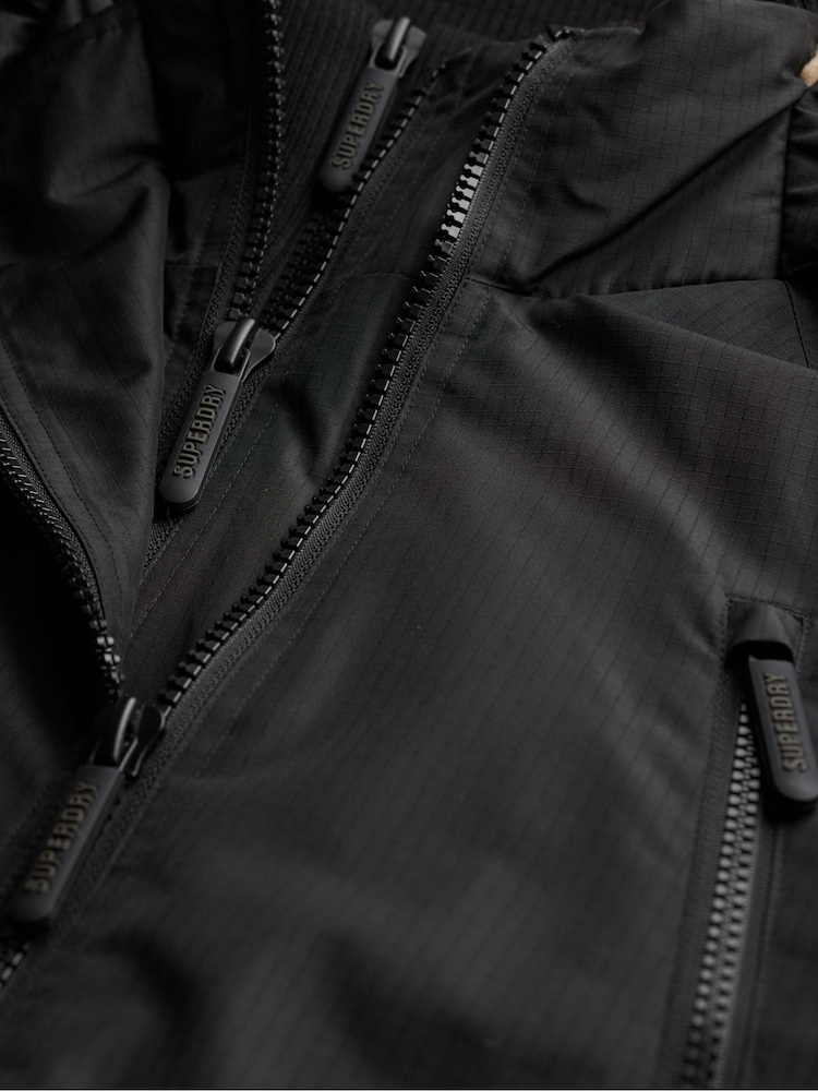 أسود - سترة مقاومة للرياح بقلنسوة Arctic من Superdry - Image 8 of 8