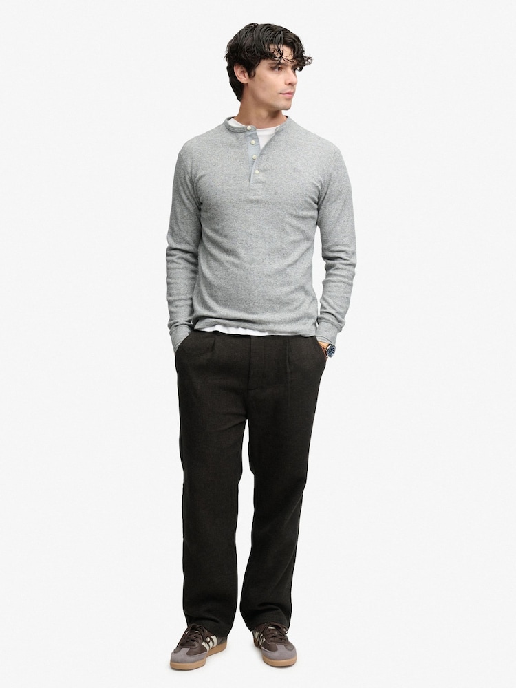 אפור - Superdry Mini Slub Waffle Long Sleeve Grandad T-Shirt - תמונה 2 מתוך 5 אפור - Superdry Mini Slub Waffle Long Sleeve Grandad T-Shirt - תמונה 2 מתוך 5
