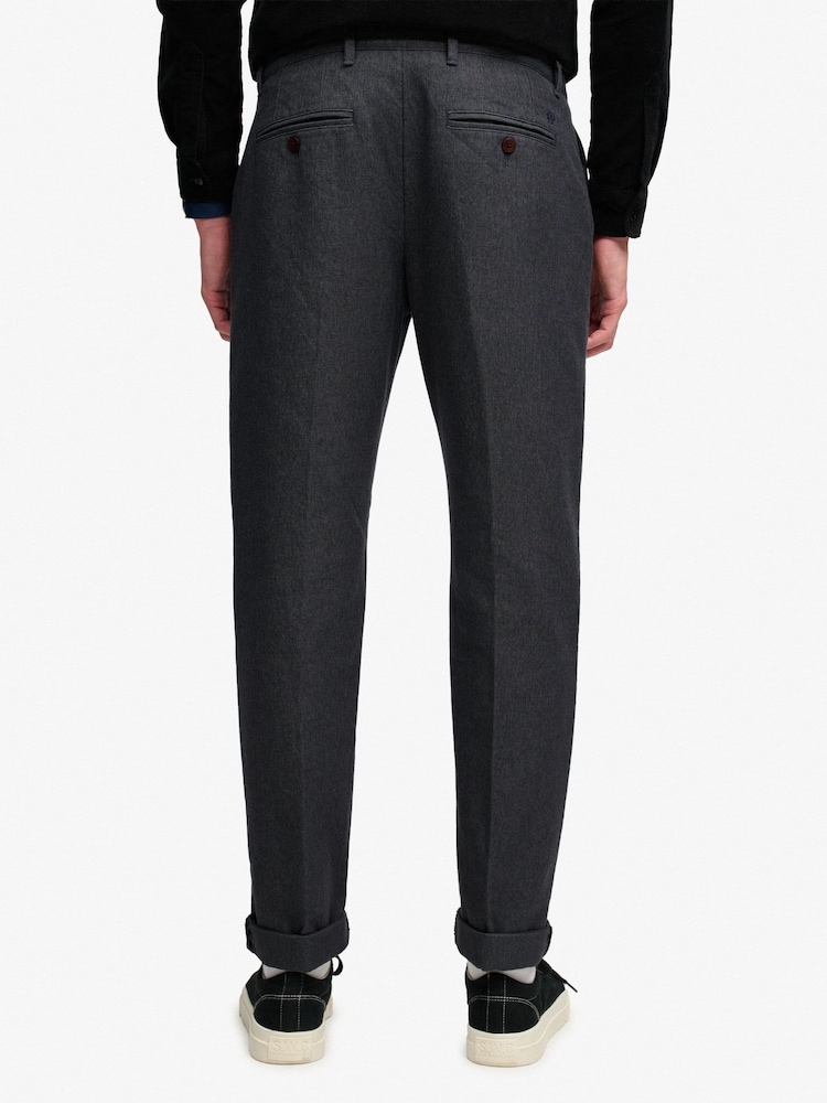 Tumši pelēks - Superdry Premium Textured Regular chino bikses - Attēls 2 no 6