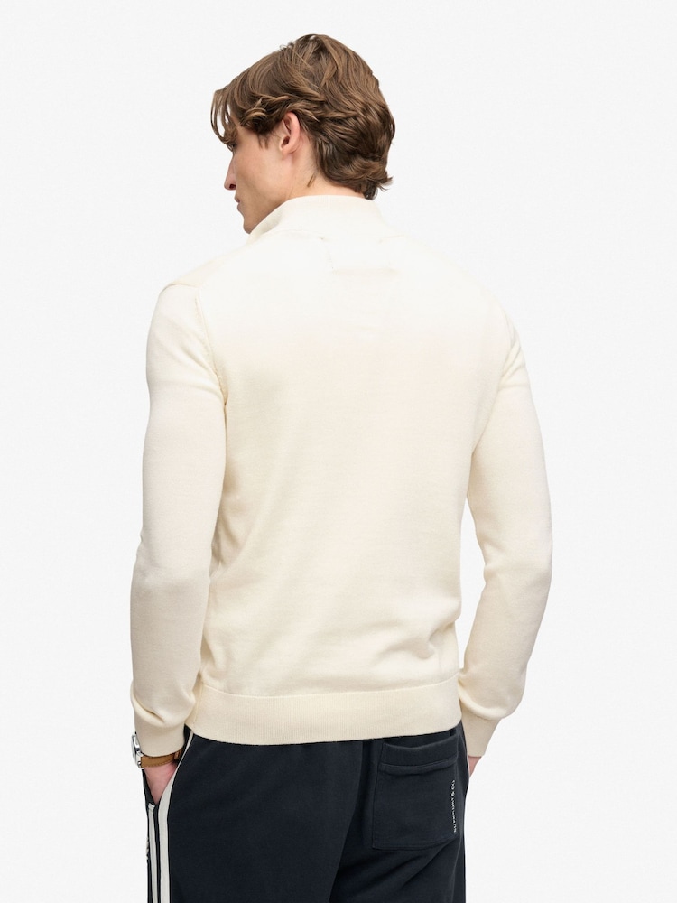 Կրեմ - Superdry Prep Essential բամբակյա կիսաճտքավոր սվիտեր - Պատկեր 2 6-ից