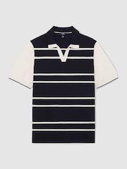 Azul marino/blanco - Reiss Miles Suéter polo de punto a rayas de lana merino - Imagen 2 de 6