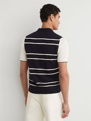 Azul marino/blanco - Reiss Miles Suéter polo de punto a rayas de lana merino - Imagen 5 de 6
