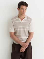 Avena/Blanca - Reiss Miles Suéter polo de punto a rayas de lana merino - Imagen 1 de 6