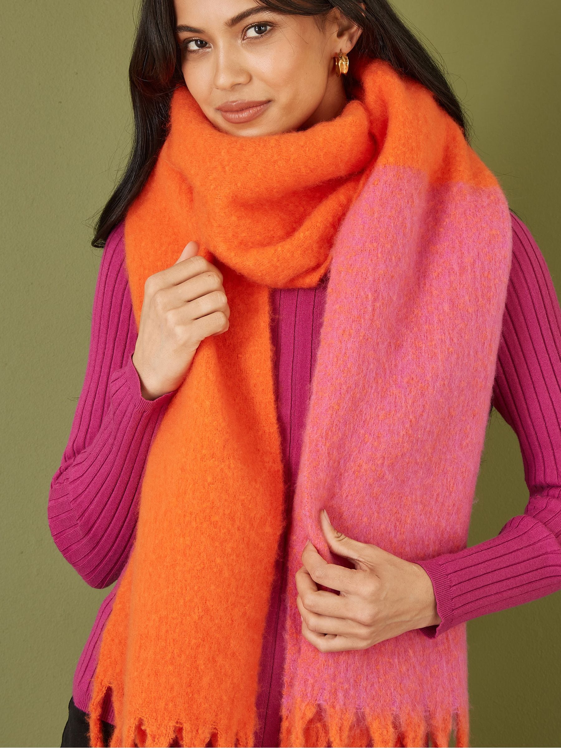 Yumi Women's Pink Colour Block Soft Scarf - Image 6