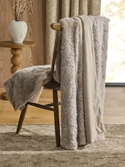 Light Natural Cosy Swirl Throws - Image 6 of 6
