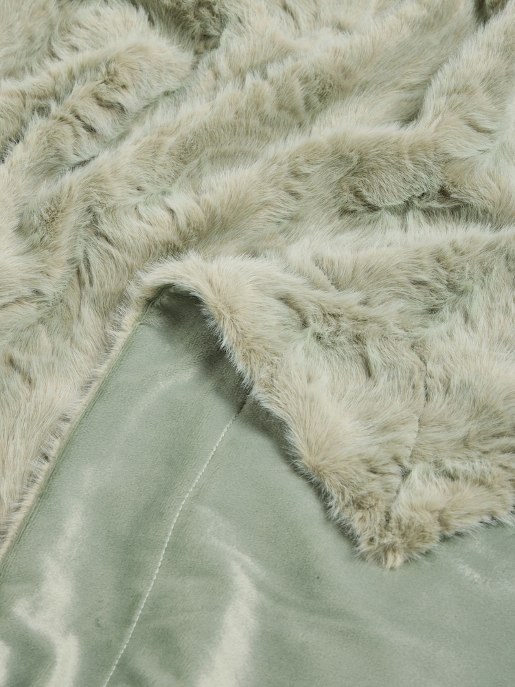 Sage Green Cosy Swirl Throws - Image 7 of 7 Sage Green Cosy Swirl Throws - Image 7 of 7
