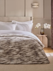 Faux Fur Tiger Print Throw - Bild 1 von 7