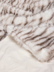 Faux Fur Tiger Print Throw - Bild 5 von 7