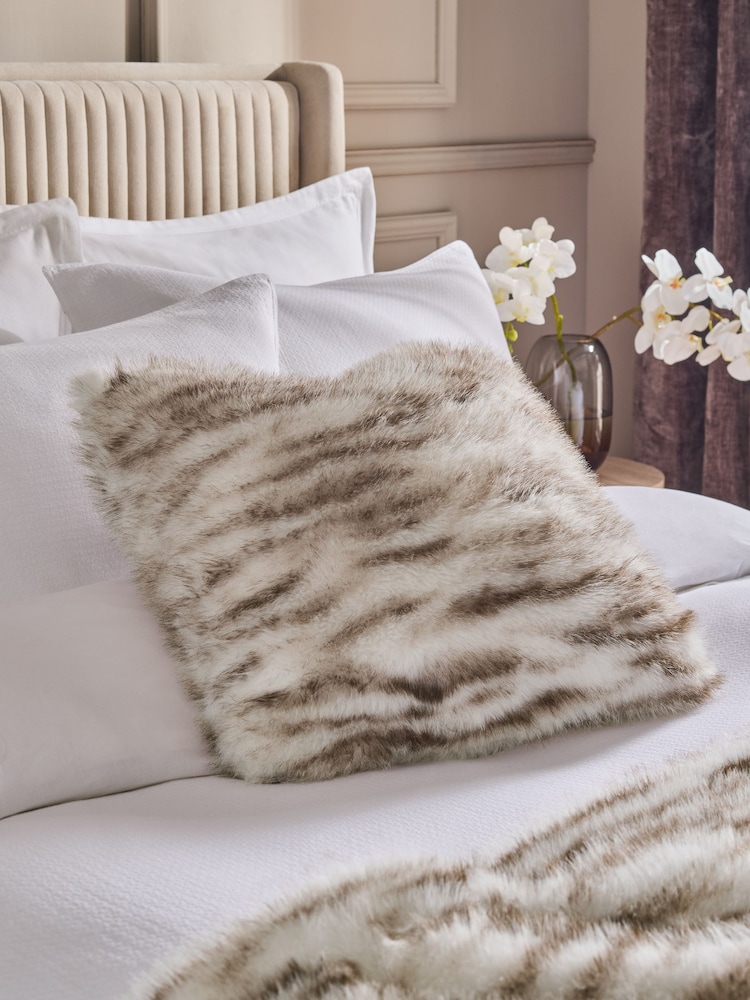 50 x 50 Tiger Print Faux Fur Cushion - Bild 1 von 4