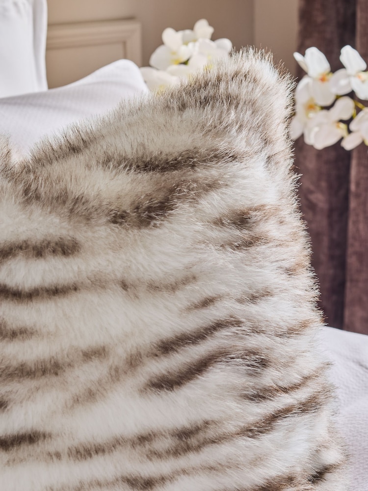 50 x 50 Tiger Print Faux Fur Cushion - Bild 2 von 4