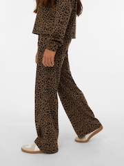 Spodnie VERO MODA z szerokimi nogawkami i nadrukiem w panterkę - Obraz 4 z 5