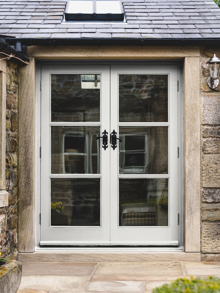 Graham & Brown Angel Dust Exterior Eggshell Paint - Image 2 of 6