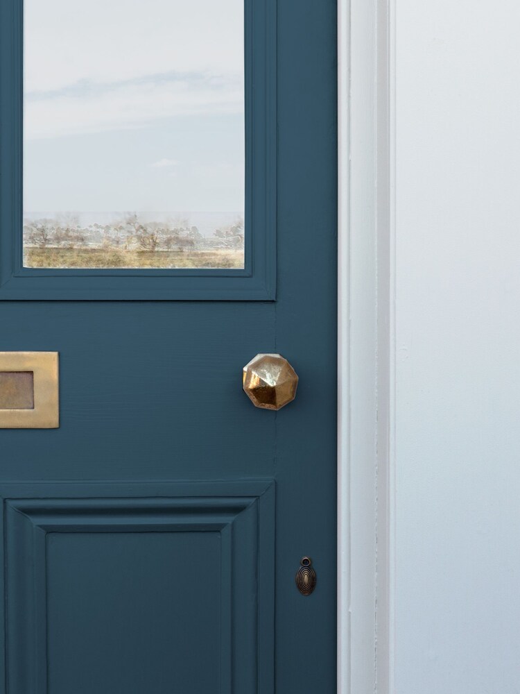 Graham & Brown Contrast Exterior Eggshell Paint - Image 6 of 6 Graham & Brown Contrast Exterior Eggshell Paint - Image 6 of 6