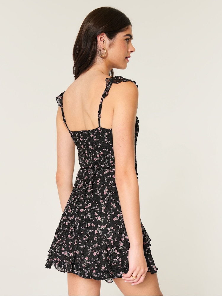 Svart - Hollister minikjole med blonder og volang og V-hals - Bilde 2 av 5