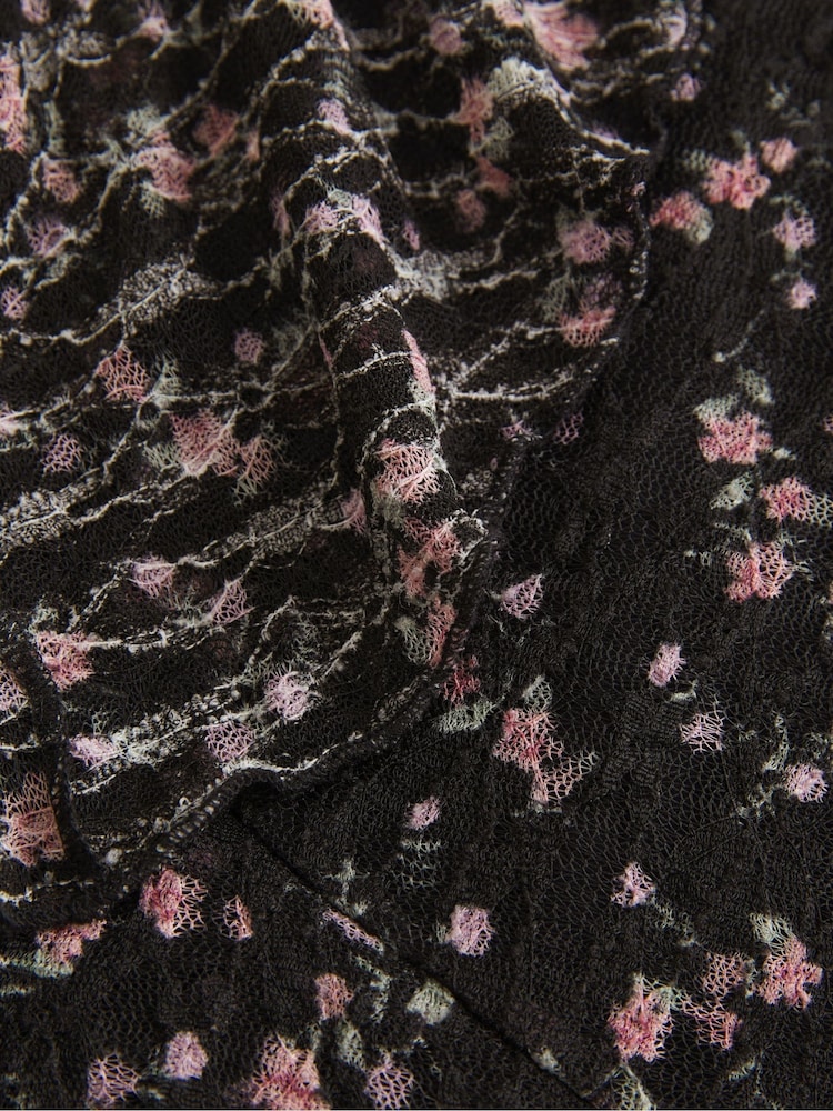 Svart - Hollister minikjole med blonder og volang og V-hals - Bilde 5 av 5