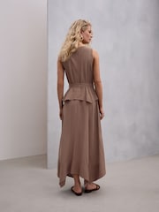 بني - فستان متوسط الطول بياقة حرف V 2 باللون 1 وحاشية متدلية - صورة 3 من 8