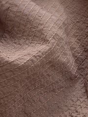 بني - فستان متوسط الطول بياقة حرف V 2 باللون 1 وحاشية متدلية - صورة 8 من 8