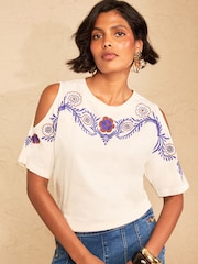 Love & Roses Cold Shoulder Embroidered T-Shirt - 画像 1 / 4